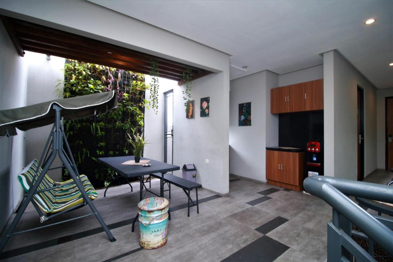 Bale Resident Hostel Jakarta Kültér fotó